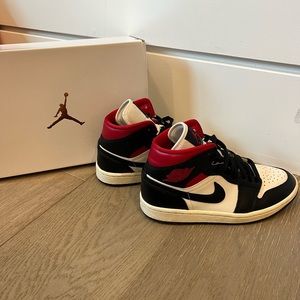 Air Jordan 1 Mids